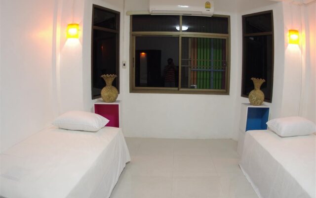 Donmueang Airport Residence Hostel
