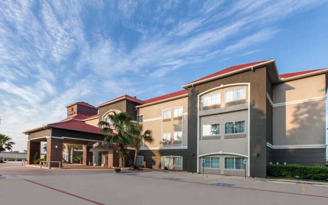 La Quinta Inn & Suites by Wyndham Houston New Caney