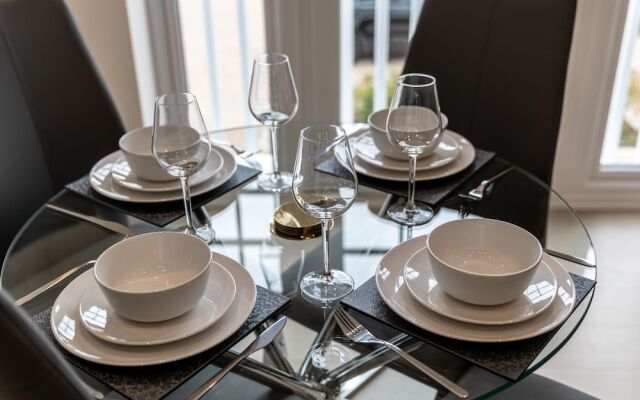 Reading Green Park Village Serviced Apt
