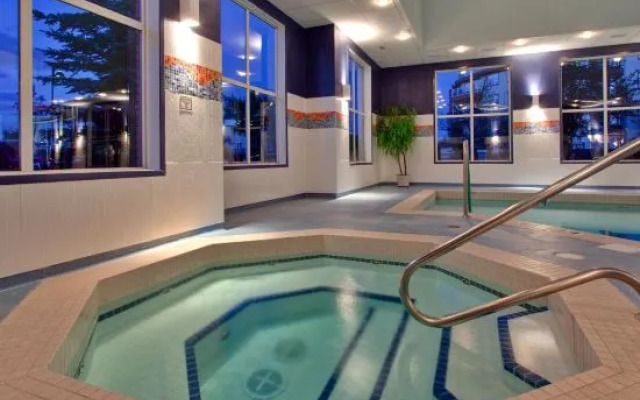 Holiday Inn Express Calgary-South