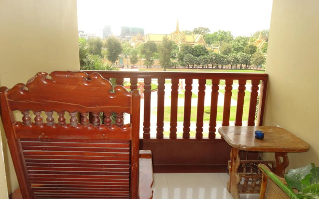 Golden Noura Villa Pub & Restaurant