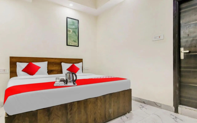 OYO Flagship 70400 Hotel Olive Inn