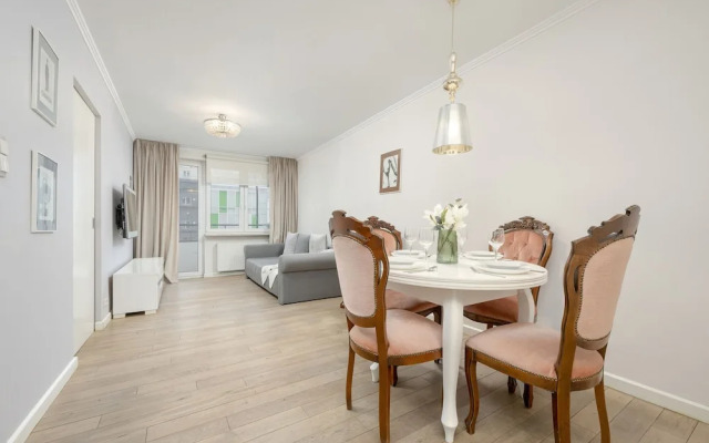 Central Warsaw Apartment by Renters