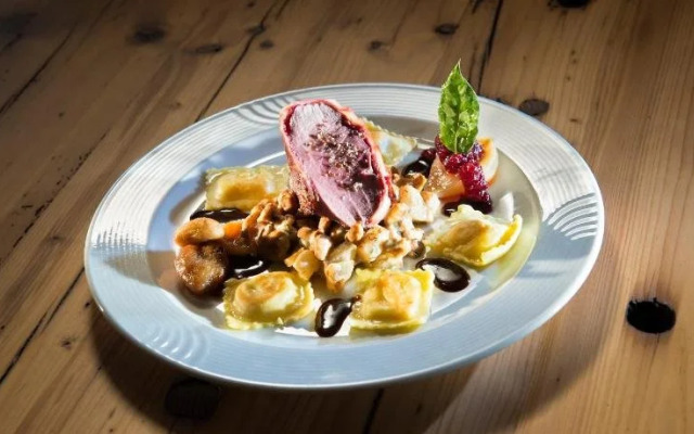 Bellaval Hotel & Restaurant