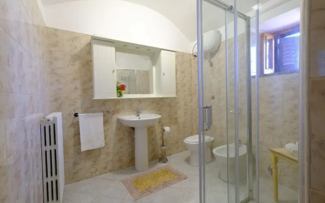 Tenuta con due Abitazioni Indipendenti e Piscina