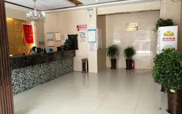 Linquan Qianxi Business Hotel