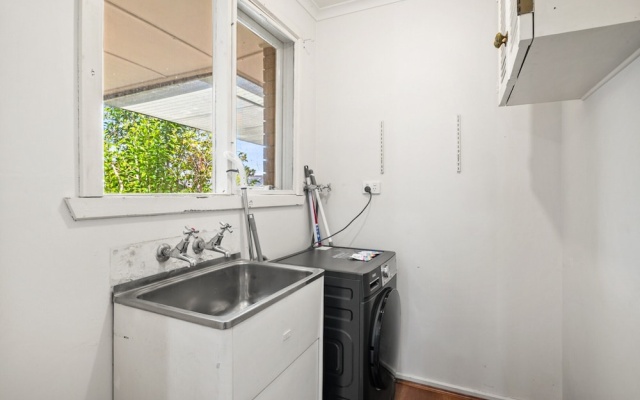 Spacious 4-bed House With Garden in Doncaster