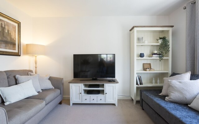 The Rectory Apartment + Free Parking