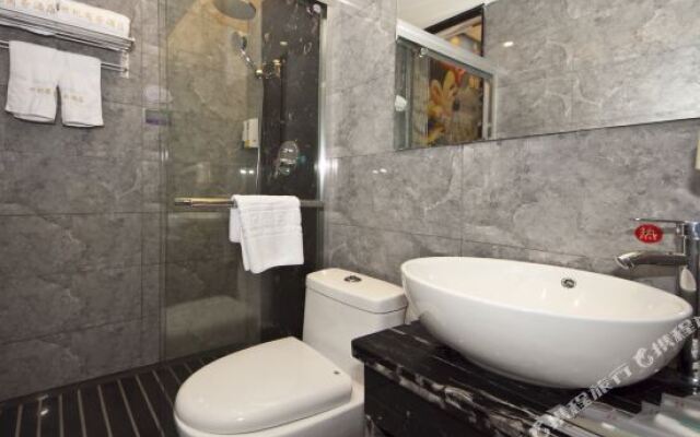 Weiai City Hotel (Fuzhou Sanfang Qixiang Wuyi Square)