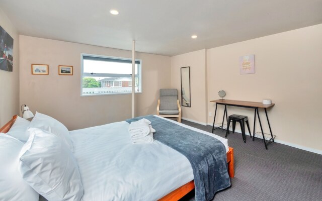 Sunny Three Bedroom Pakuranga Delight