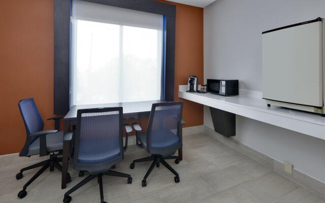 Holiday Inn Express Hotel & Suites Dallas - Duncanville by IHG