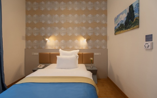 Standard dark Twin room (twin beds) — фото 3