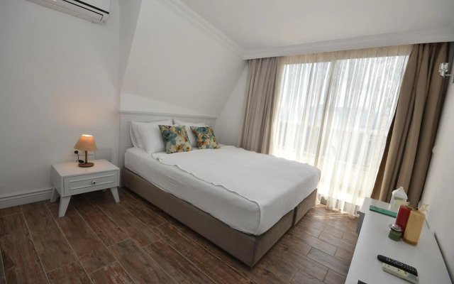 Aurasia Beach Hotel