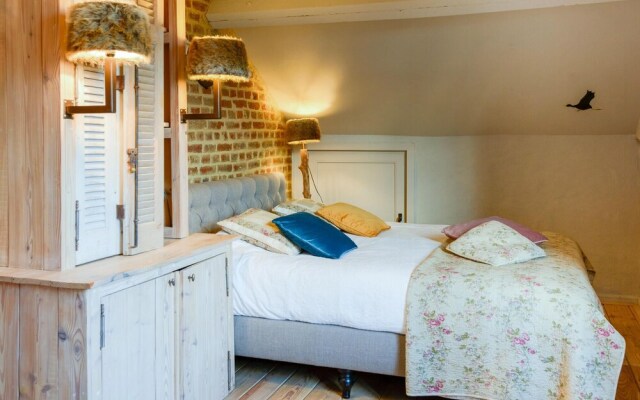 Amazing Home in Wijtschate With 3 Bedrooms and Wifi