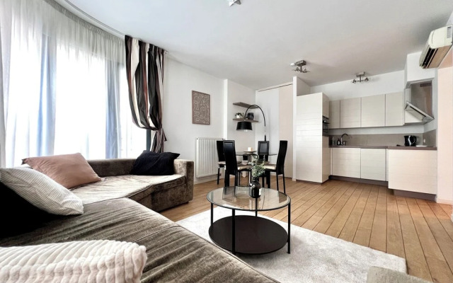 Peaceful 2 minutes European Parliament