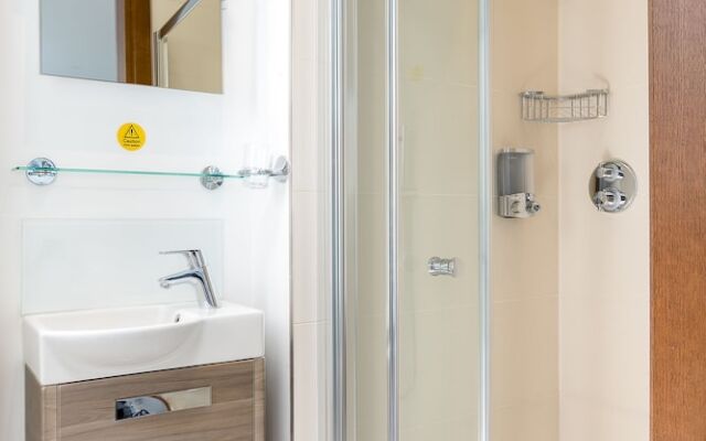Skyvillion Embassy Court - London
