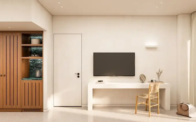 Tinos Beach Hotel & Suites