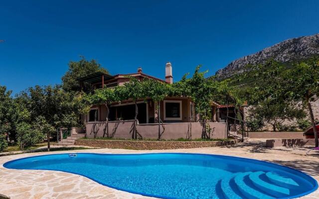 Villa Belezza With Pool, Split - Kastel Gomilica