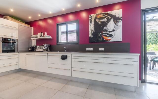 Serene Villa in Saint-Victor-la-Coste with Private Pool