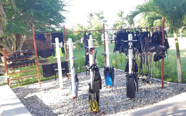 Cangdoki Resort and DIve Camp