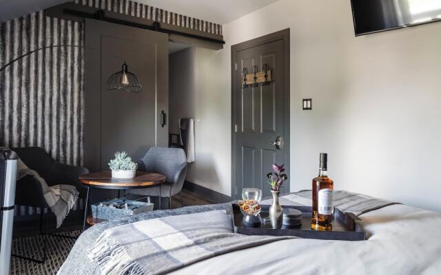 Twisted Lemon Restaurant & Boutique Inn