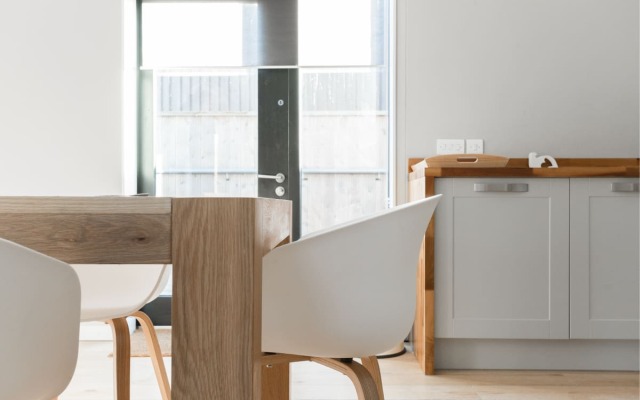 The Cliffside Loft - Distinctly Modern 3BDR Riverside Home