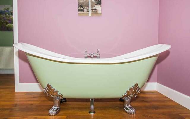 Maple Cottage With Hot Tub Near Cupar, Fife