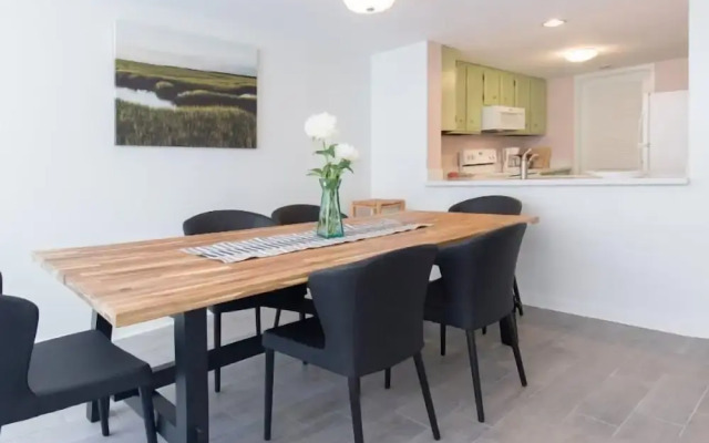 2077 Beachwood