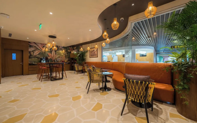 080 Transit Hotel T2