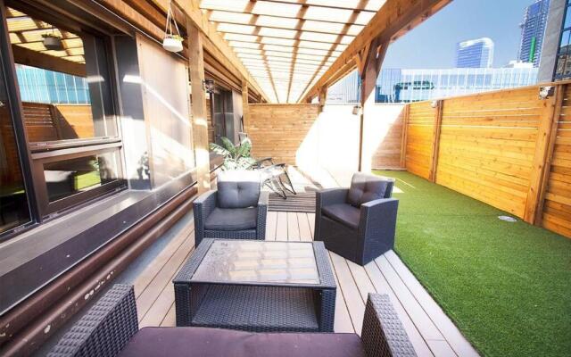 One Bedroom Suite With Patio Laundry and Parking