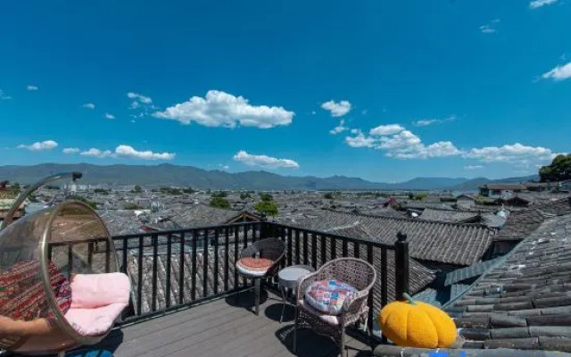 Pingju Scenic Inn (The Old Town of Lijiang)
