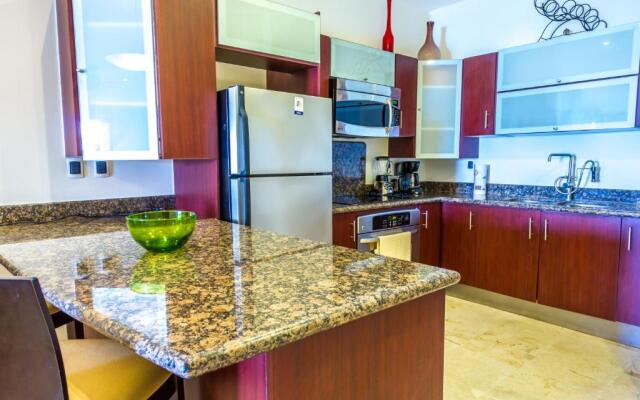 El Faro Oceanfront Apartments