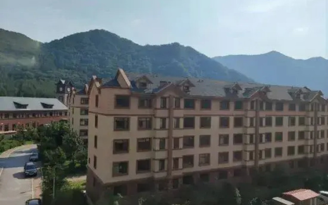 Benxi Huamu Hefu Warm Apartment