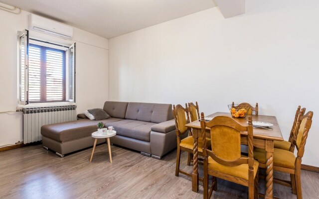 Amazing Apartment in Sibenik-brodarica With Wifi and 2 Bedrooms