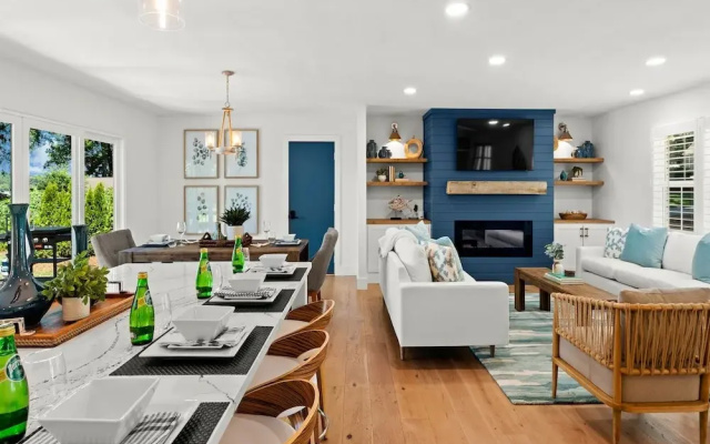 Lakefront Living
