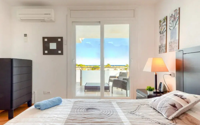Apartment With Scenic View