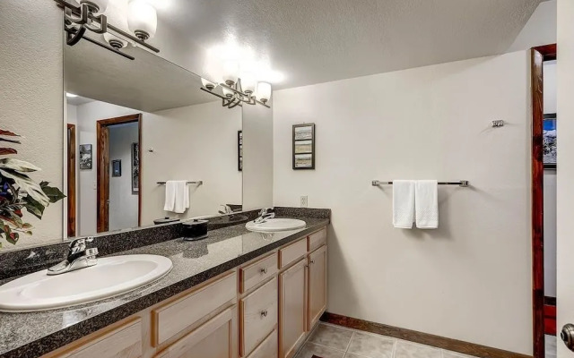 Park Place 101c 2 Bedroom Condo by RedAwning