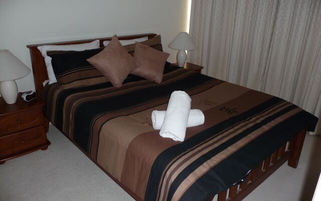 City Escape 3BD in Adelaides East End 5