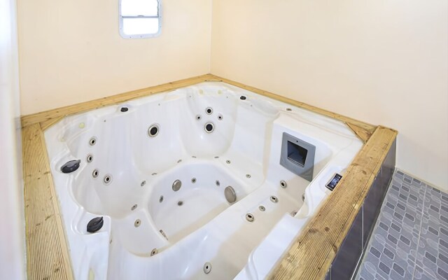 Ganghwa Spa in Caravan
