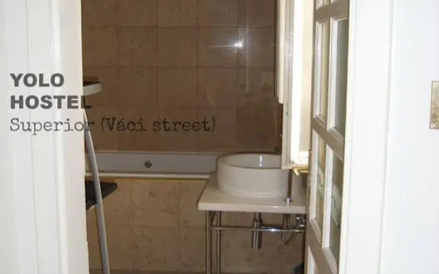 Yolo Hostel