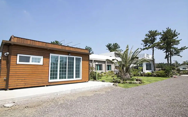 Seogwipo o Clock Pension