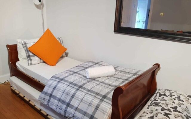 The Cumberland Townhouse Apartment