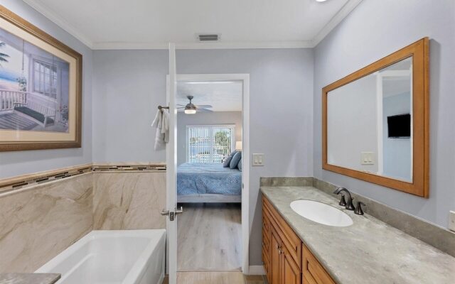 597 bal Harbor Blvd