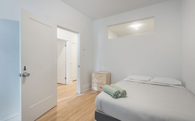Beautiful Private Bedroom in Mile-End