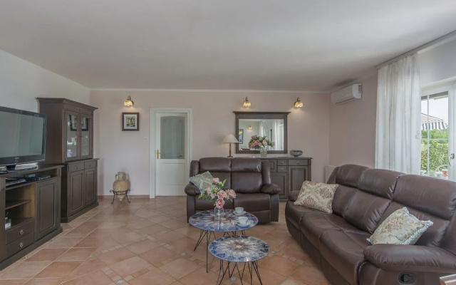 Beautiful Villa With a Large Pool and Wonderful Garden for Your Dream Vacation - Villas_and_Bungalows in Porec - Photo 2
