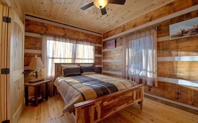 Pony Express - 2 Br Cabin