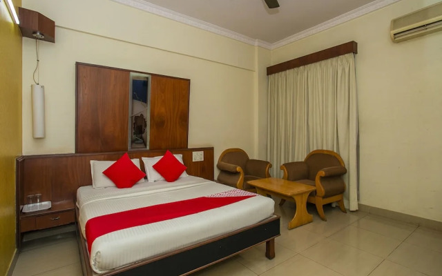 OYO 18762 Vaishnavi Residency