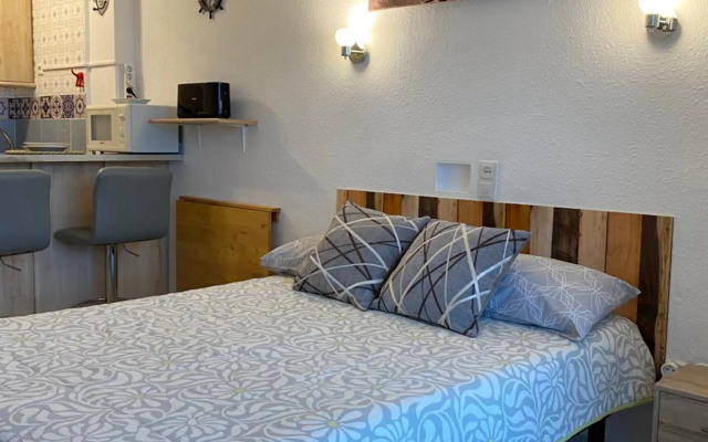 Stylish Fuengirola Studio with Panoramic Sea View