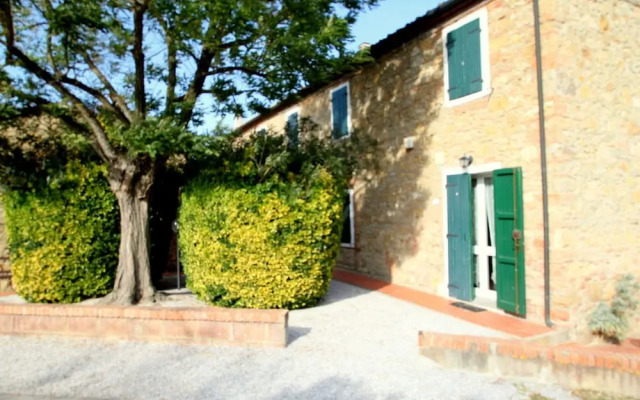 Belvilla by OYO Tuscan Farmhouse With Private Pool