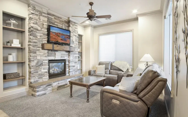 Sierra Sky Patio w/ Fireplace